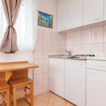 Apartment 1 Bedroom In