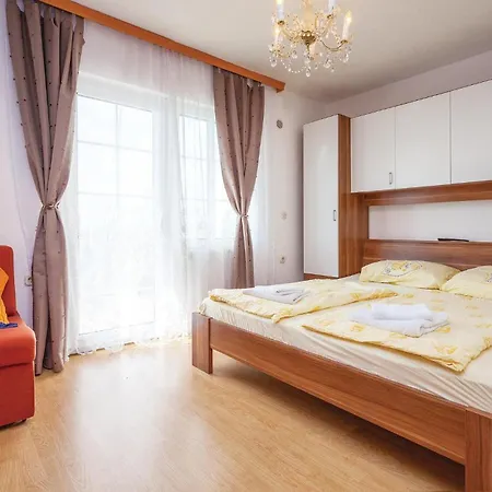 1 Bedroom In Apartment